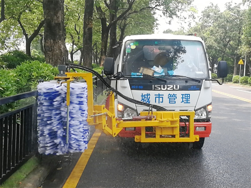 高速護欄清洗機